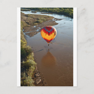 Luchtballon die de Rio Grande-rivier raakt Briefkaart
