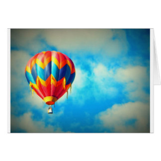 Luchtballon in de blauwe lucht