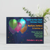 Luchtballonnen gloeien in de donkere feestdagen kaart (Staand voorkant)