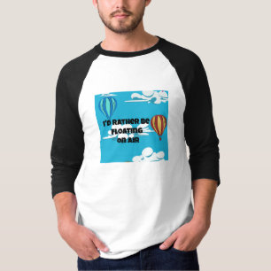 Luchtballonnen in de lucht op een T-shirt