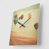 Luchtballonnen in de lucht vierkante klok (Hoek)