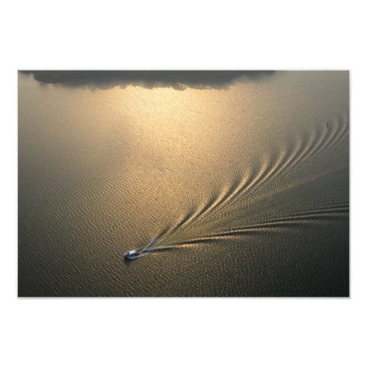 luchtbeeld van boot in Gatunmeer Panama Foto Afdruk (Voorkant)