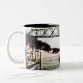 Luchtbrug en kanaal, Duluth, Minnesota. Tweekleurige Koffiemok (Links)