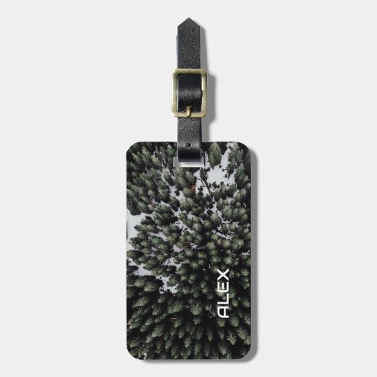 Luchtdrone Uitzicht van besneeuwde boomtoppen Bagagelabel (Voorkant verticaal)