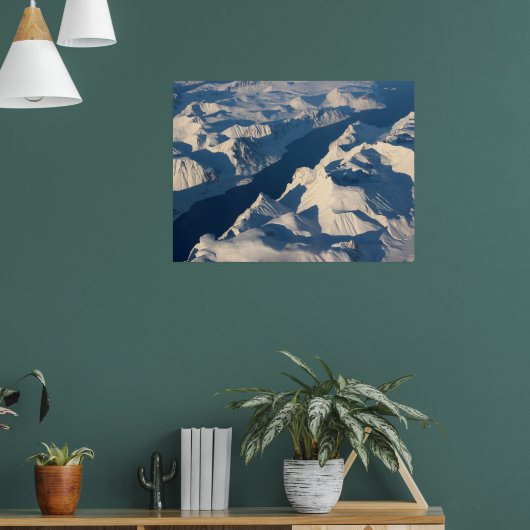 Luchtfoto Uitzicht van besneeuwde bergtoppen met r Poster (Woonkamer 1)