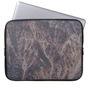 Luchtfoto van bergketens laptop sleeve