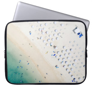 Luchtfoto van de kust laptop sleeve