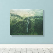 Luchtfoto van watervallen tijdens mistig weer canvas afdruk (Insitu (Houten vloer))