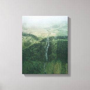 Luchtfoto van watervallen tijdens mistig weer canvas afdruk