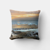 Luchtfotografie van rotsachtige kust kussen (Voorkant)