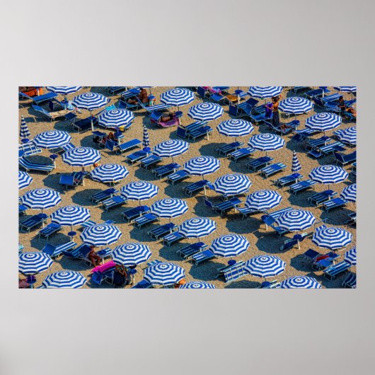 Luchtfoto's van paraplu's van de blauwe en witte p poster (Voorkant)