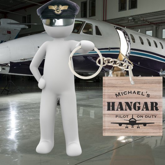 Luchthangar & Piloot op Dienst Gepersonaliseerd Ca Sleutelhanger