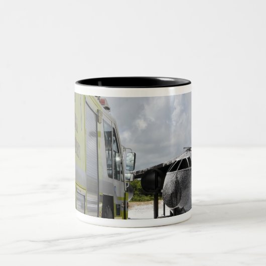 Luchthaven van Guam WONPAT Tweekleurige Koffiemok (Center)