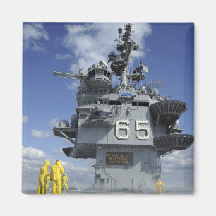 Luchthavenverzorgers testen de sprinklerinstallati magneet