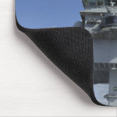 Luchthavenverzorgers testen de sprinklerinstallati muismat (Hoek)