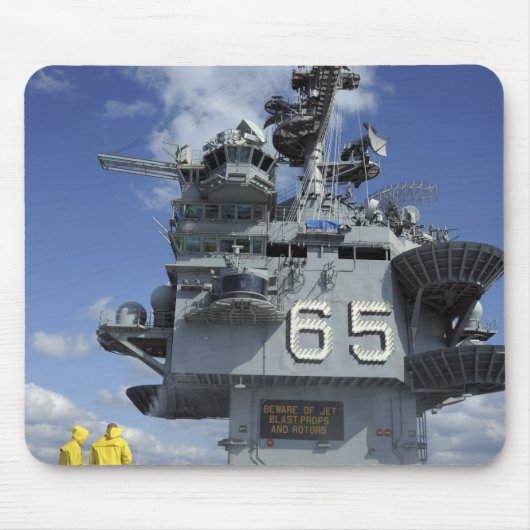 Luchthavenverzorgers testen de sprinklerinstallati muismat (Voorkant)