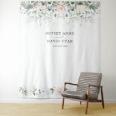 Luchtige groene roze bloemengoud bruiloftsfoto pro wandkleed (In situ)