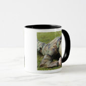 Luchtmacht kruipt door een nat veld mok (Voorkant rechts)