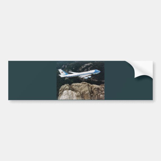 Luchtmacht One over Mt. Rushmore Bumpersticker (Voorkant)