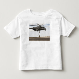 Luchtmacht pararescuemen leiden een gevechtstussen kinder shirts