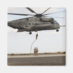 Luchtmacht pararescuemen leiden een gevechtstussen magneet