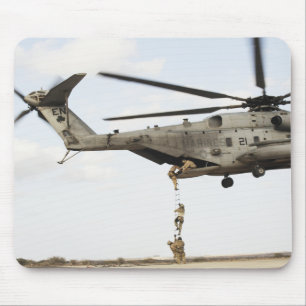 Luchtmacht pararescuemen leiden een gevechtstussen muismat