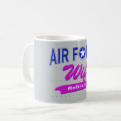 Luchtmacht vrouw in ruste koffiemok (Voorkant links)