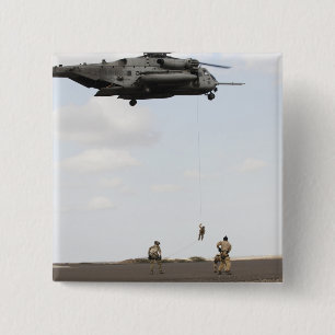 Luchtmachtpararescutie voert een gevechtsvaartuig  vierkante button 5,1 cm