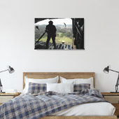 Luchtman kijkt naar een praktijkbundel herfst canvas afdruk (Insitu (Slaapkamer))