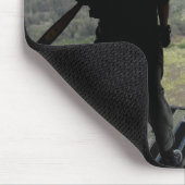 Luchtman kijkt naar een praktijkbundel herfst muismat (Hoek)