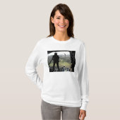 Luchtman kijkt naar een praktijkbundel herfst t-shirt (Voorkant volledig)