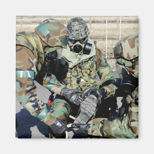 Luchtmannen helpen een soldaat van het Koreaanse l Magneet (Voorkant)