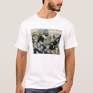 Luchtmannen helpen een soldaat van het Koreaanse l T-shirt