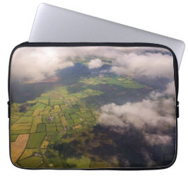 Luchtmozaïek van Iers boerenland en wolken Laptop Sleeve