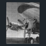 Luchtvaartpictogram Puzzel<br><div class="desc">Luchtvaartpictogram II van Ethan Harper. Biedt een zwart-wit afbeelding van een vlak in de buurt.</div>