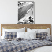 Luchtvaartpictogram: Up-Close-Uitzicht Canvas Afdruk (Insitu (Slaapkamer))