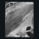 Luchtvaartpictogram: Up-Close-Uitzicht Puzzel<br><div class="desc">Luchtvaartpictogram I van Ethan Harper. Biedt een zwart-wit afbeelding van een vlak in de buurt.</div>