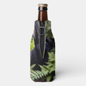 Lucifer de zwarte konijn: een donkere bundel onhei flesjeskoeler (Fles Achterkant)