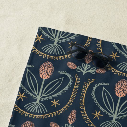 Lucile Hand Drawn Tegels Floral Pattern Navy Strandlaken (In situ)