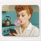 Lucille Ball sms'en op een mobiele telefoon Muismat (Voorkant)