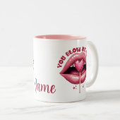 Lucious Pink Lips met hartvormige lolly Tweekleurige Koffiemok (Voorkant rechts)
