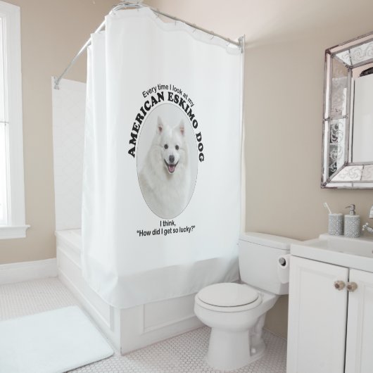 Lucky American Eskimo Dog Douchegordijn (In situ)