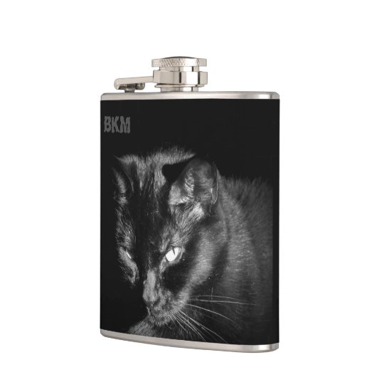 Lucky Black Cat wil een nipje Heupfles (Links)