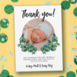 Lucky Blue Clovers Foto Jongen Baby shower Bedankkaart<br><div class="desc">Blue four leaf clover thema boy baby shower dank u kaart gepersonaliseerd met een foto van uw pasgeboren zoon te bedanken de gasten die kwamen naar uw gelukkige charme baby shower met de foto van uw baby omlijst door handgetekende illustraties van vier bladklavers en blauwe klaverbloemen. St Patrick's day boy...</div>