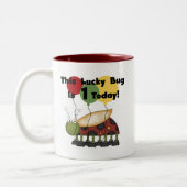 Lucky Bug is een verjaardag Tshirts en geschenken Tweekleurige Koffiemok (Links)
