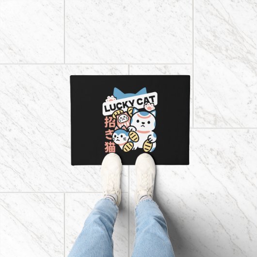 Lucky Cat Art – Maneki Neko with Gold Coin Deurmat (Binnen)