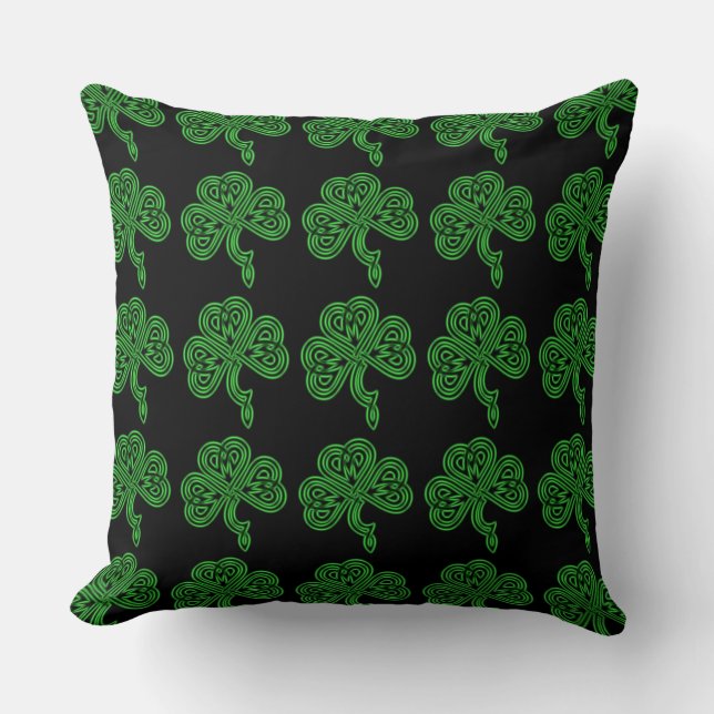 Lucky Celtic Shamrock Green & Black Sierkussen (Voorkant)
