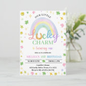 Lucky Charm Rainbow Shamrock Verjaardag uitnodigin Kaart (Staand voorkant)