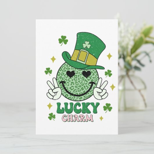 Lucky Charm St. Patricksdag Feestdagenkaart (Staand voorkant)