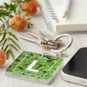 Lucky clover monogram, groene weide shamrock sleutelhanger (Voorkant Rechts)